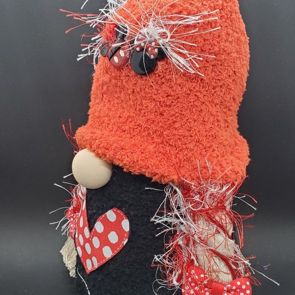 Heart Love Girl Gnome - Picture 3 of 4